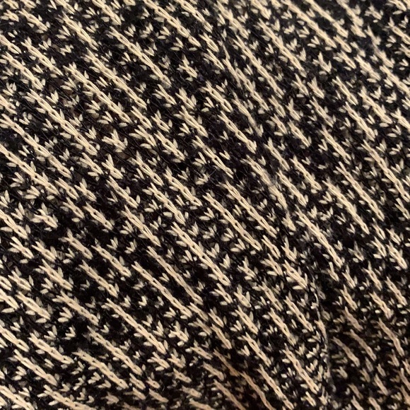 Fun and flirty shrug sweater - Picture 2 of 2